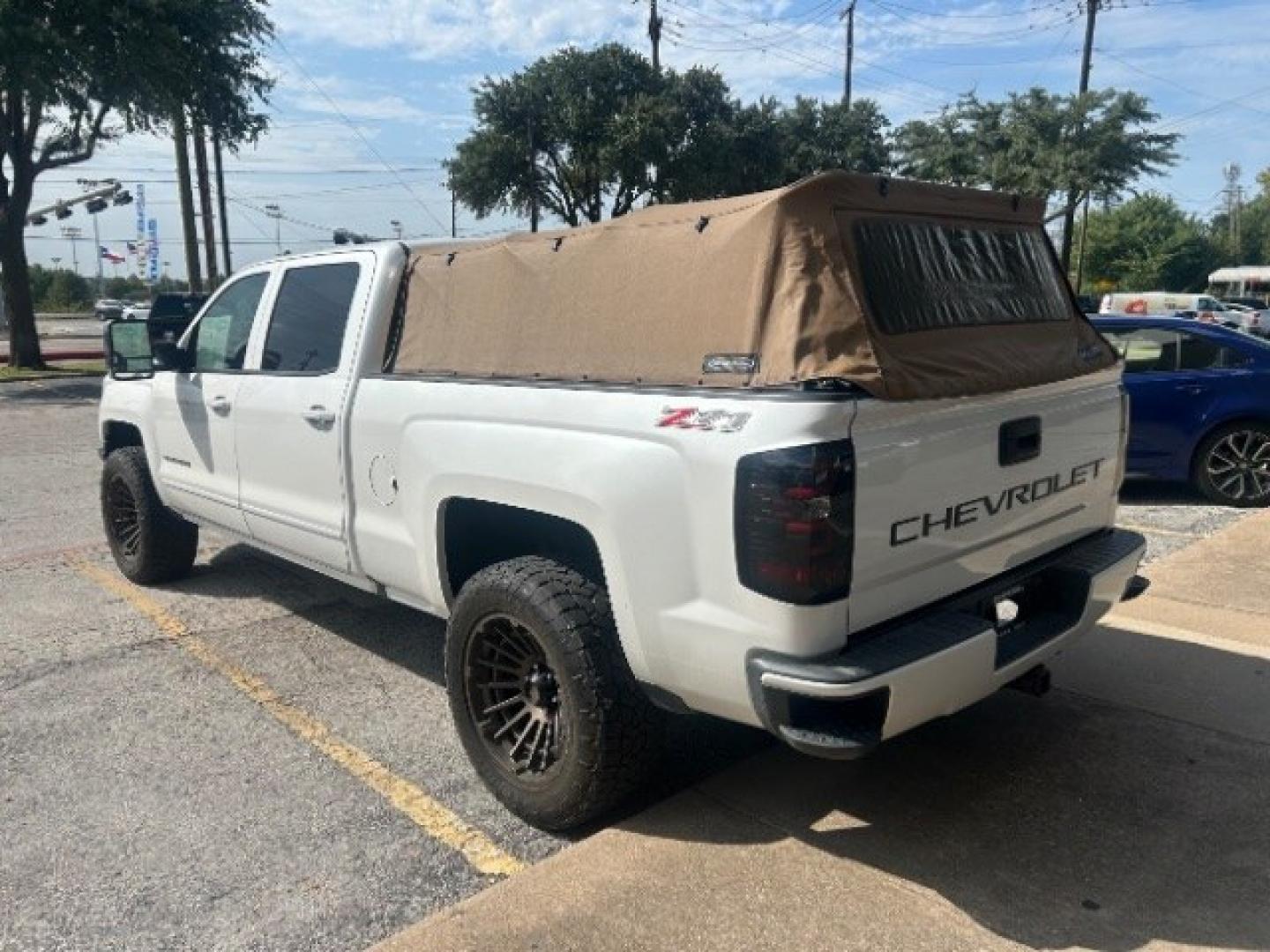 2017 Summit White Chevrolet Silverado 1500 LT (3GCUKREC5HG) with an EcoTec3 5.3L V-8 gasoline direct injection engine, located at 12182 Garland Rd, Dallas, TX, 75218, (214) 521-2040, 0.000000, 0.000000- Photo#4