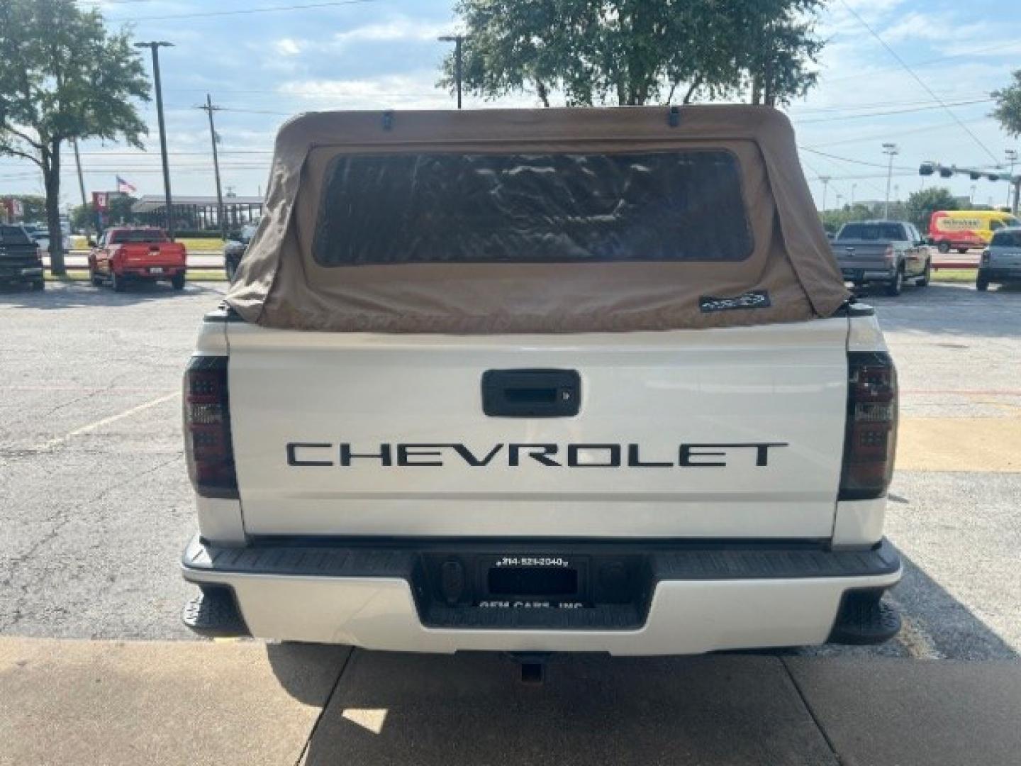 2017 Summit White Chevrolet Silverado 1500 LT (3GCUKREC5HG) with an EcoTec3 5.3L V-8 gasoline direct injection engine, located at 12182 Garland Rd, Dallas, TX, 75218, (214) 521-2040, 0.000000, 0.000000- Photo#5