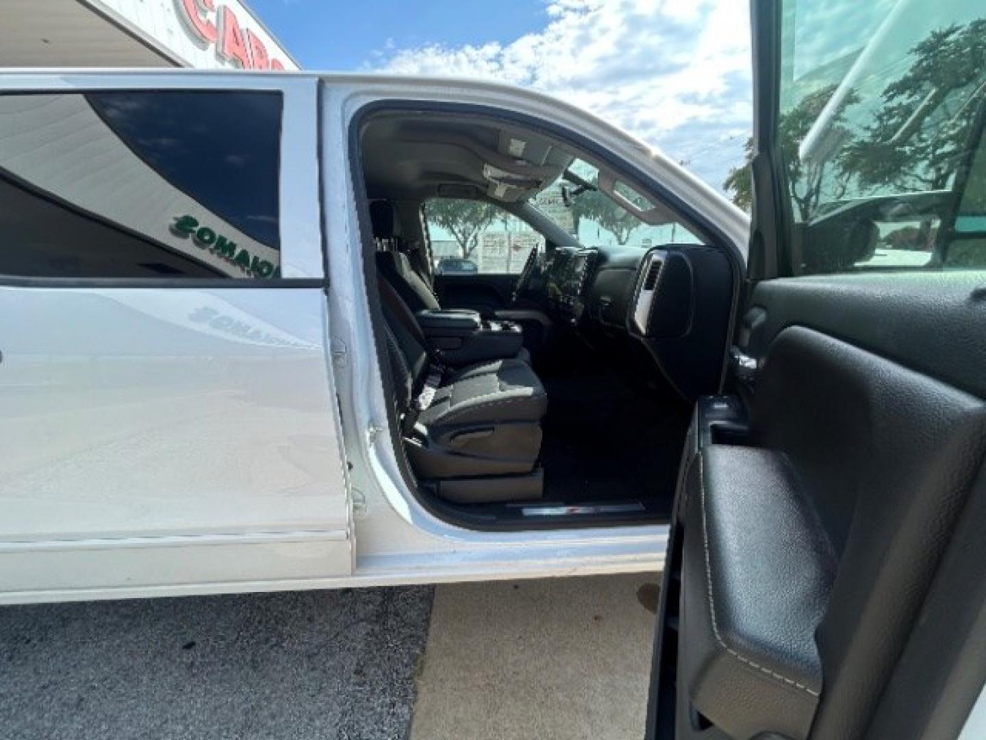 2017 Summit White Chevrolet Silverado 1500 LT (3GCUKREC5HG) with an EcoTec3 5.3L V-8 gasoline direct injection engine, located at 12182 Garland Rd, Dallas, TX, 75218, (214) 521-2040, 0.000000, 0.000000- Photo#8