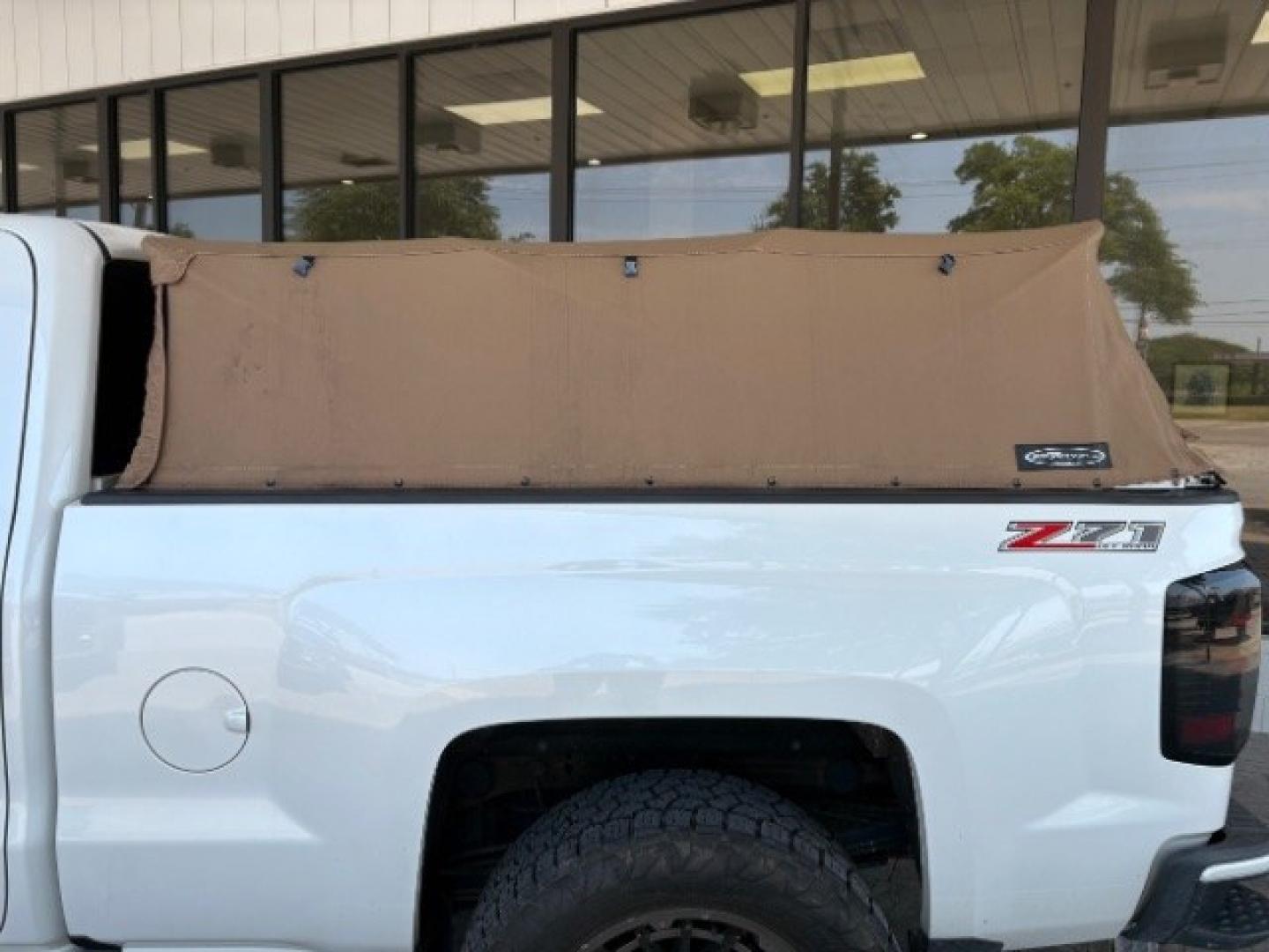 2017 Summit White Chevrolet Silverado 1500 LT (3GCUKREC5HG) with an EcoTec3 5.3L V-8 gasoline direct injection engine, located at 12182 Garland Rd, Dallas, TX, 75218, (214) 521-2040, 0.000000, 0.000000- Photo#21
