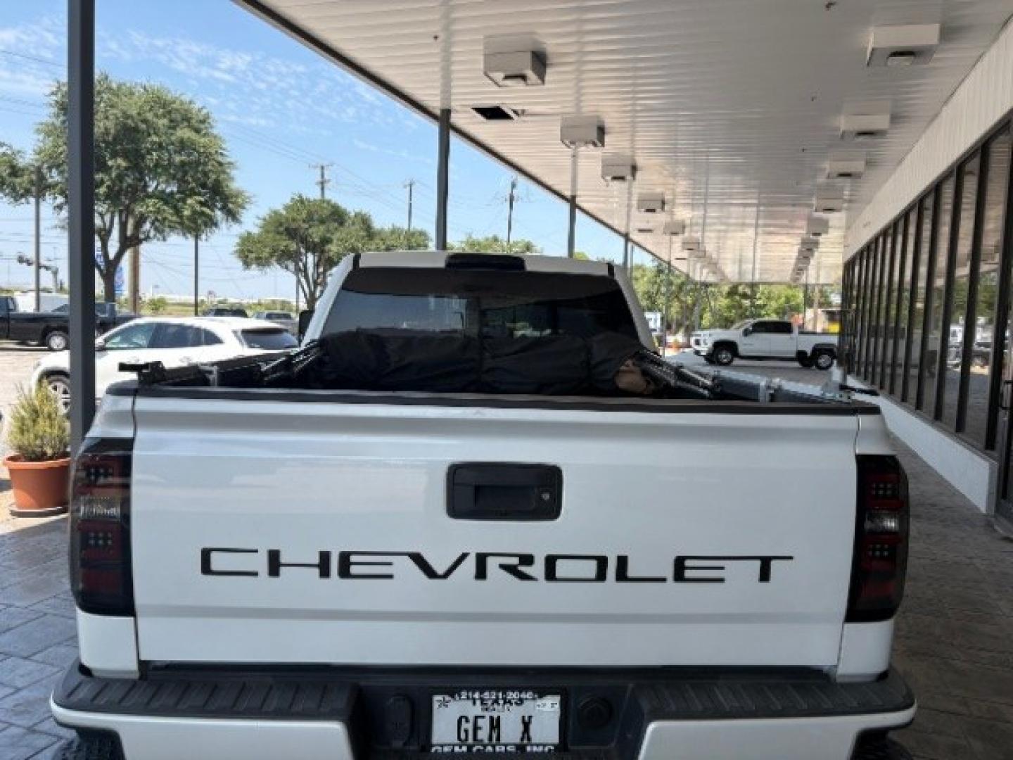 2017 Summit White Chevrolet Silverado 1500 LT (3GCUKREC5HG) with an EcoTec3 5.3L V-8 gasoline direct injection engine, located at 12182 Garland Rd, Dallas, TX, 75218, (214) 521-2040, 0.000000, 0.000000- Photo#23
