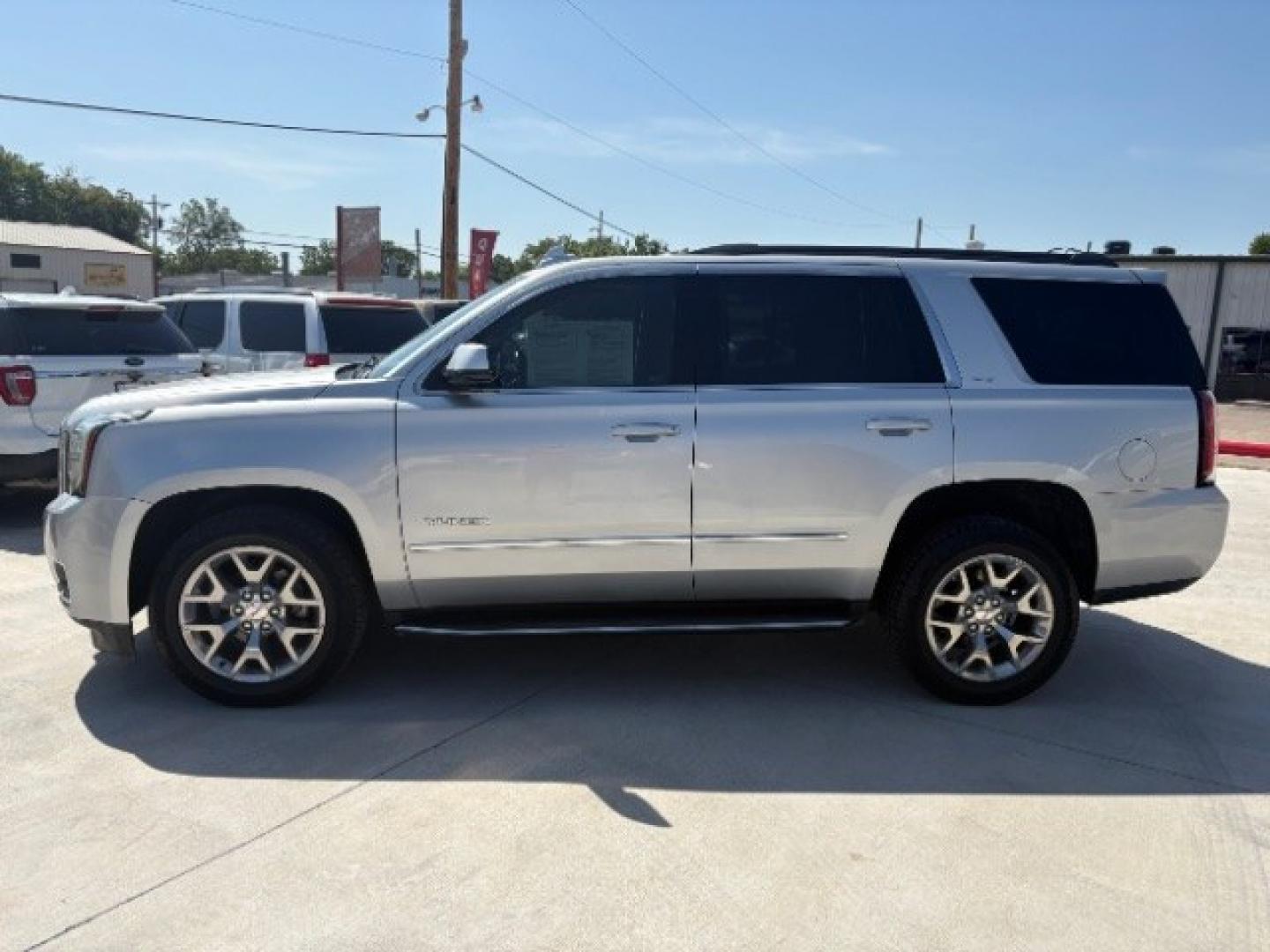 2018 Quicksilver Metallic GMC Yukon SLT (1GKS1BKC1JR) with an EcoTec3 5.3L V-8 gas engine, located at 12182 Garland Rd, Dallas, TX, 75218, (214) 521-2040, 0.000000, 0.000000- Photo#3