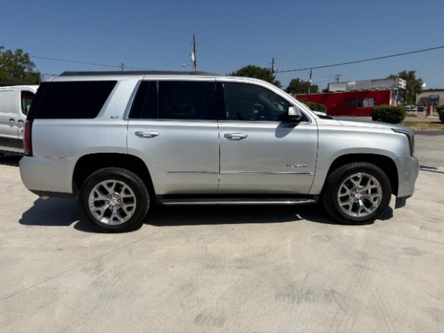 2018 Quicksilver Metallic GMC Yukon SLT (1GKS1BKC1JR) with an EcoTec3 5.3L V-8 gas engine, located at 12182 Garland Rd, Dallas, TX, 75218, (214) 521-2040, 0.000000, 0.000000- Photo#7