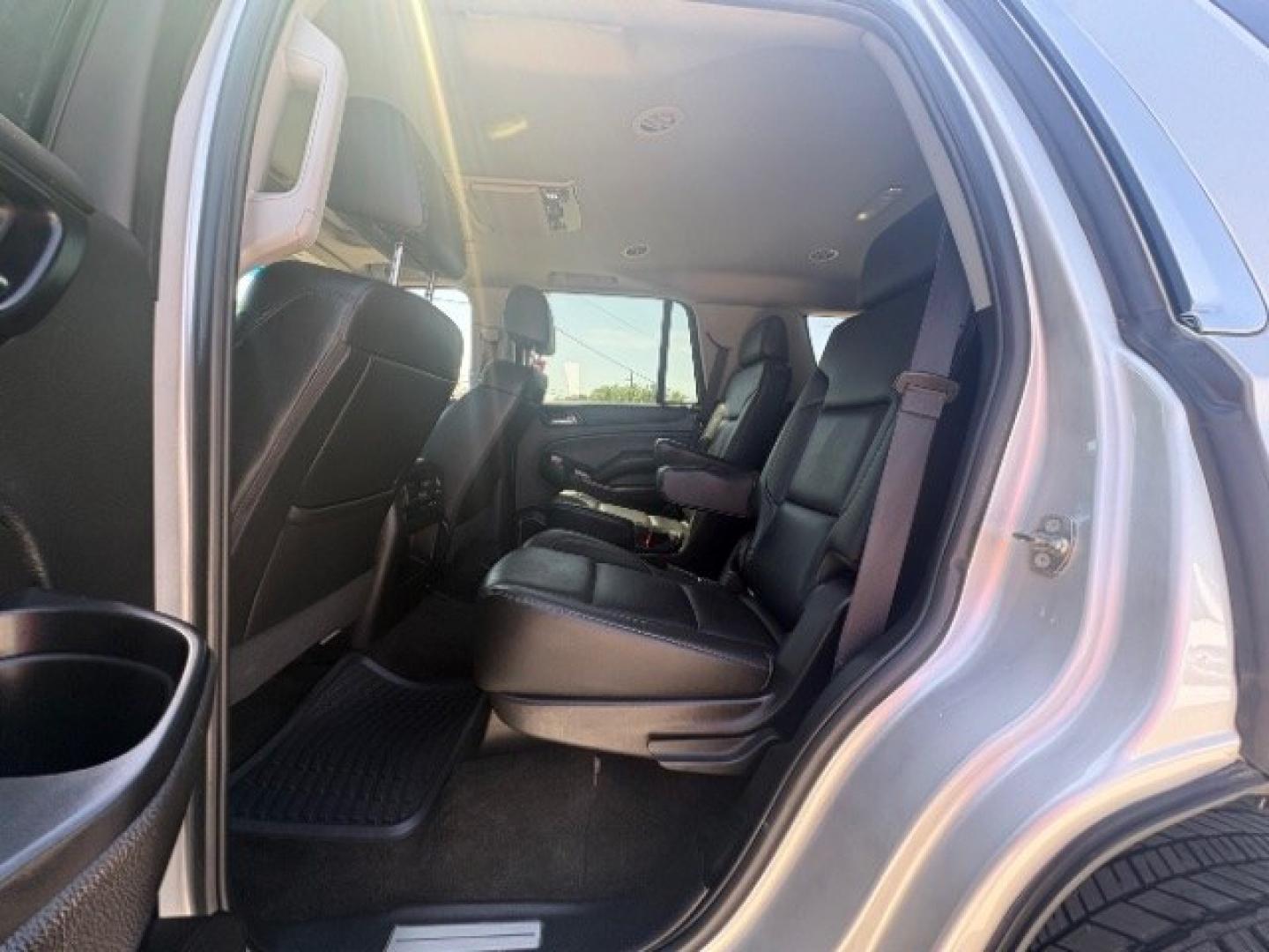 2018 Quicksilver Metallic GMC Yukon SLT (1GKS1BKC1JR) with an EcoTec3 5.3L V-8 gas engine, located at 12182 Garland Rd, Dallas, TX, 75218, (214) 521-2040, 0.000000, 0.000000- Photo#9